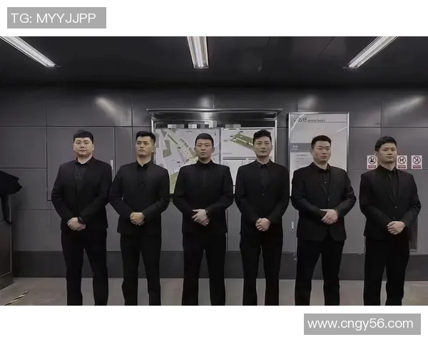 守护传奇:揭秘世界顶级足球明星背后的保镖生活与挑战 守护传奇:揭秘世界顶级足球明星背后的保镖生活与挑战